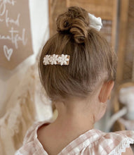 Load image into Gallery viewer, Velvet Floral Clip
