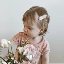 Load image into Gallery viewer, Daisy Clip
