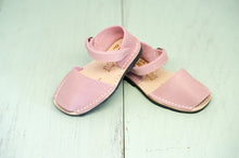 Load image into Gallery viewer, Frailera Avarca Pons Sandals
